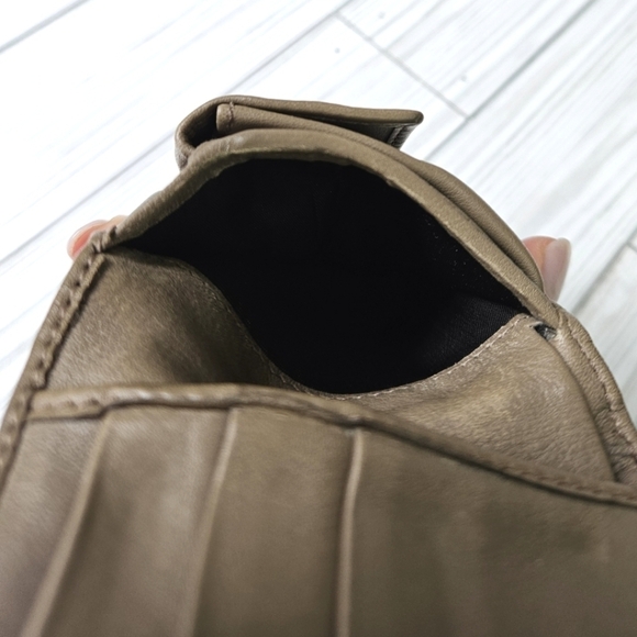 Gucci Leather Monogram Bi Fold Wallet in Beige and Silver - Picture 15 of 15